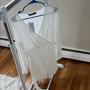 Elegant White V-Neck Dress